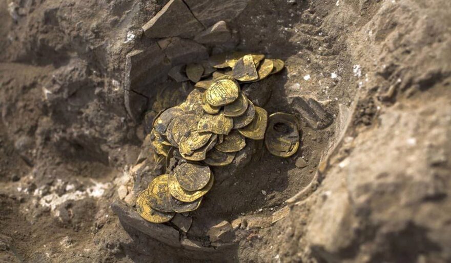 Read more about the article Супер находка с металлоискателем: Клад Золотых Монет. Фото