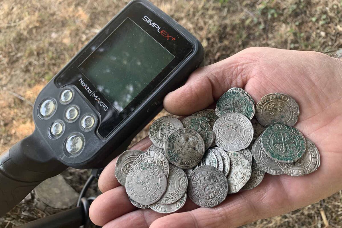metaloshukach-nokta-simplex-dopomig-znajti-velikij-skarb-sribnix-monet-5163122